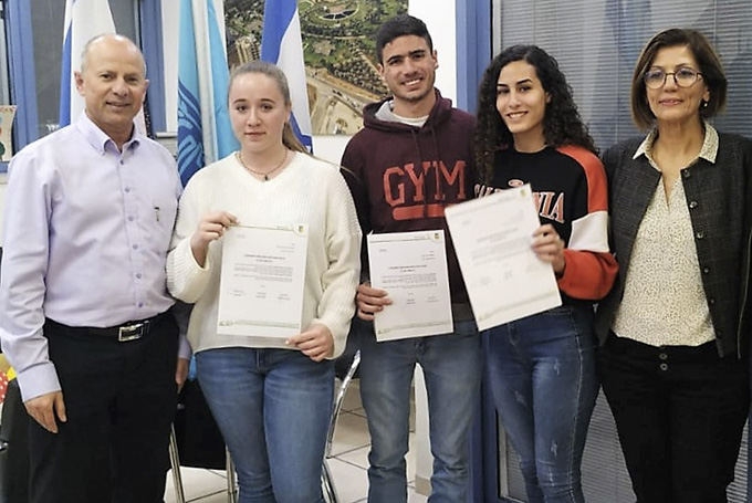 'אות שר החינוך לנוער מתנדב' הוענק לשלושה תלמידים מעפולה